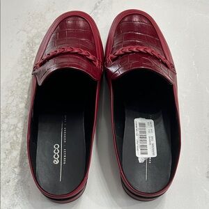 Ecco Women's Red Croc-Embossed Loafers Braided size 40.